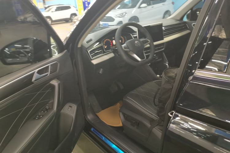 Used Volkswagen Tiguan L 2025 Model, Outstanding Version, 300TSI Automatic Two-Wheel Drive Longteng Edition Left Front Seat