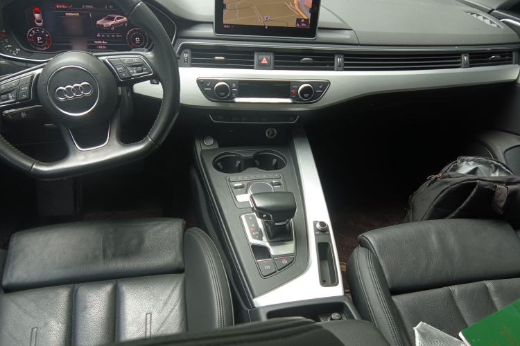 Used Audi A5 2017 Sportback 45 TFSI Sport Edition Center Console