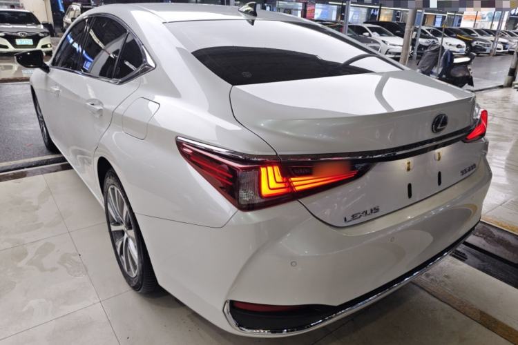 Used Lexus ES 2020 260 Excellence Edition
