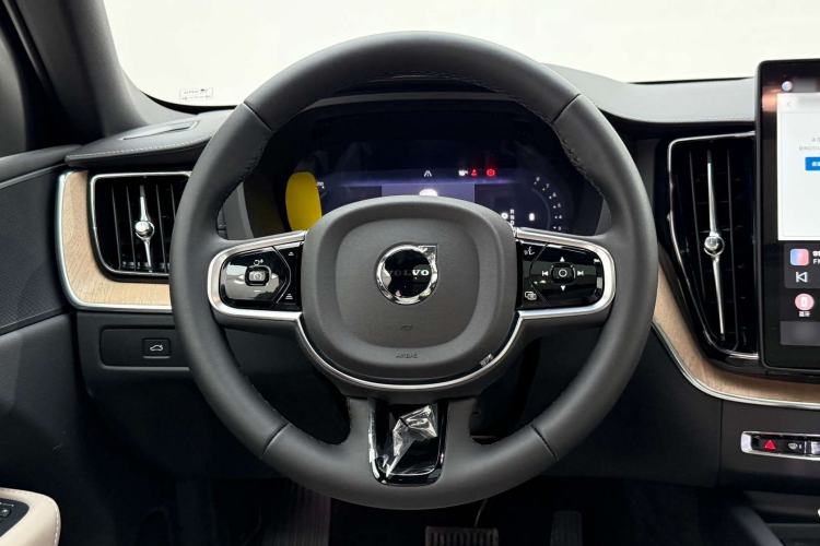 Used Volvo XC60 2026 B5 4x4 Smart Luxury Edition
