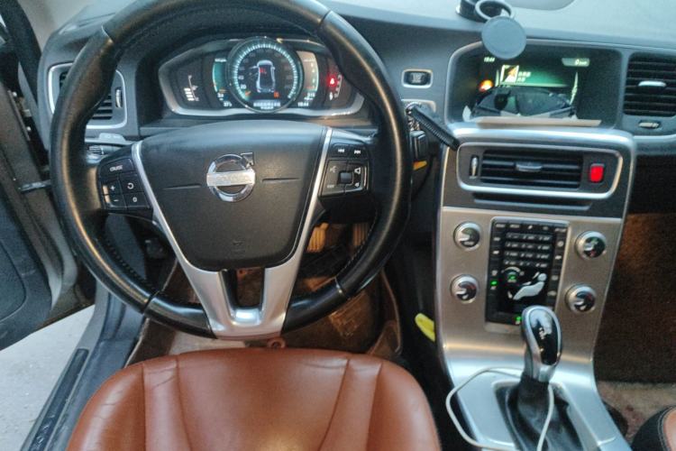 Used Volvo S60 2016 S60L T4 Zhiyuan Edition Steering Wheel