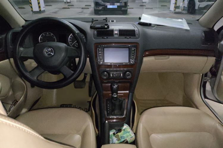 Used Skoda Octavia 2014 1.6L Automatic Yijun Edition Center Console