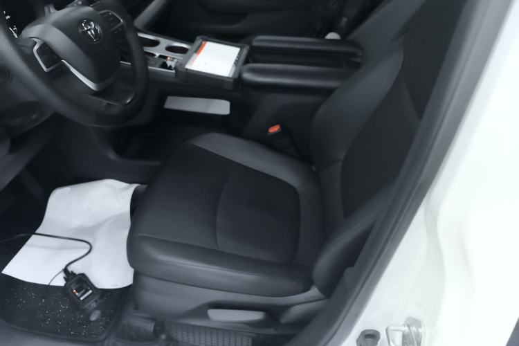 Used Toyota Granvia 2024 2.5L Hybrid Luxury Edition