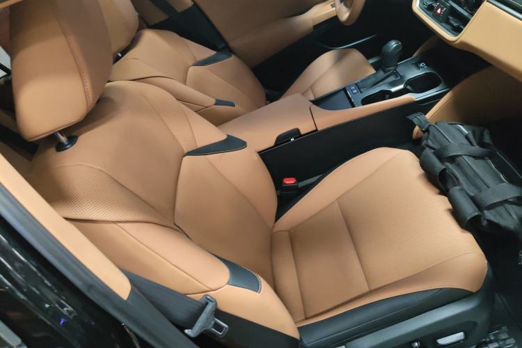 Used Lexus ES 2025 300h Deluxe Edition Right Front Seat