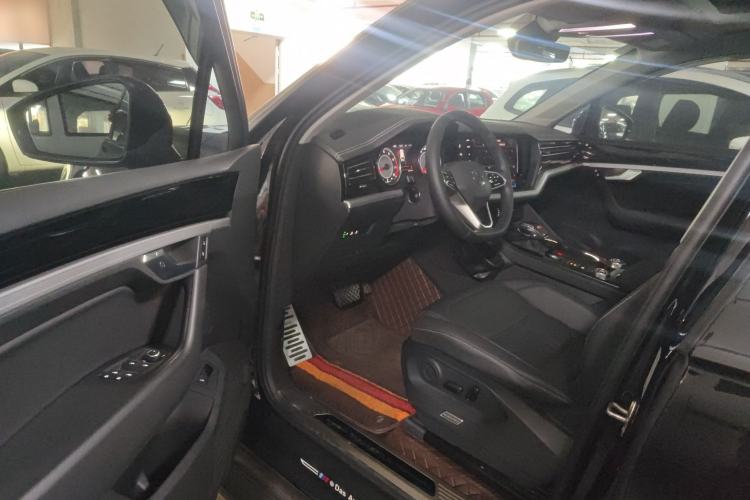 Used Volkswagen Touareg 2022 2.0 TSI Flagship Special Edition Driver Seat