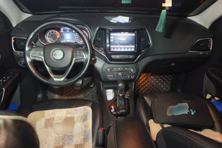 Used Jeep Cherokee 2019 2.0T Two-Wheel Drive Smart Enjoyment Version China V