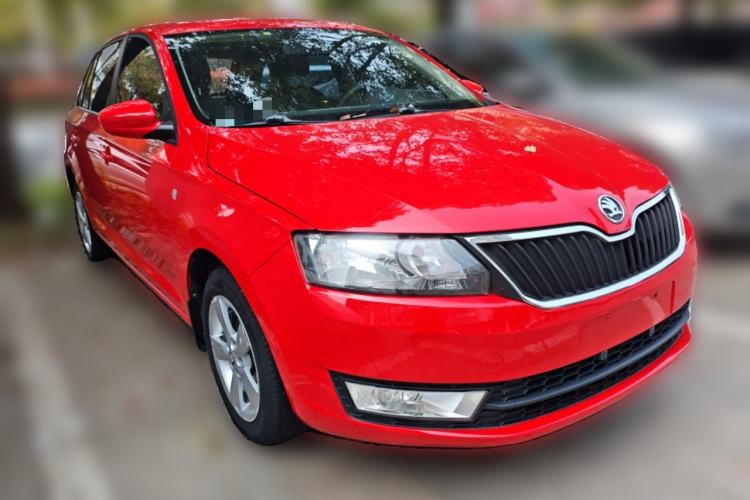 Used Skoda Rapid Spaceback 2014 1.6L Automatic Enjoyment Edition Front Right 45 Deg