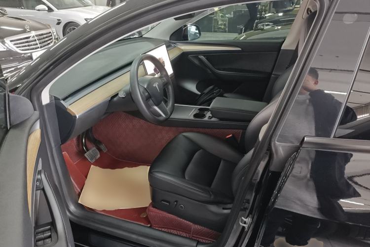 Used Tesla Model Y 2022 Rear-Wheel-Drive Version Left Front Seat