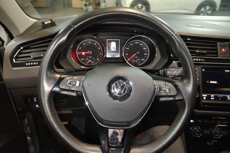 Used Volkswagen Tiguan L 2017 380TSI Automatic All-Wheel-Drive Luxury Edition
