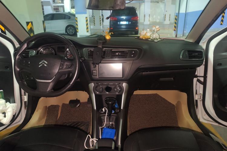 Used Citroen C3-XR 2015 1.6L Automatic Smart Version Center Console