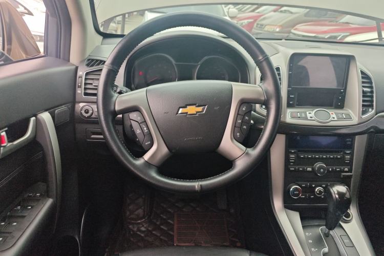 Used Chevrolet Captiva 2015 2.4L 4x4 Flagship Edition 7-Seater