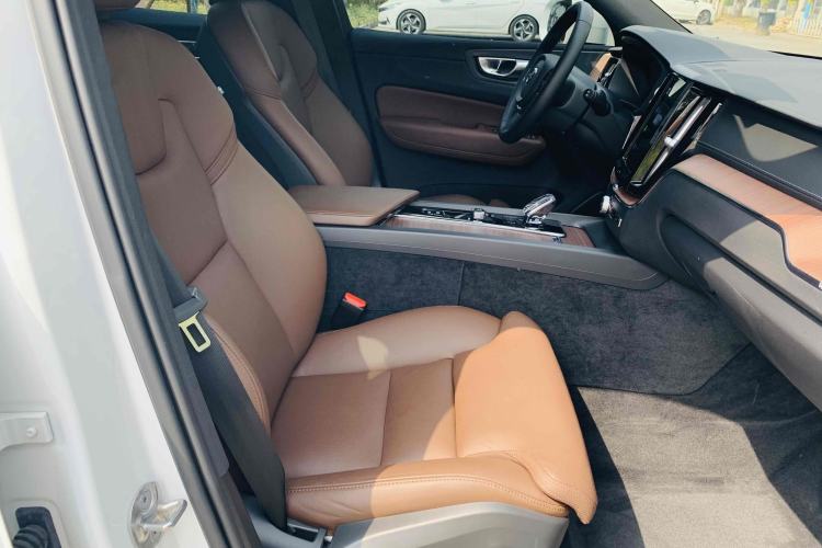 Used Volvo XC60 New Energy 2024 T8 Plug-in Hybrid Long-Range All-Wheel Drive Smart Luxury Edition
