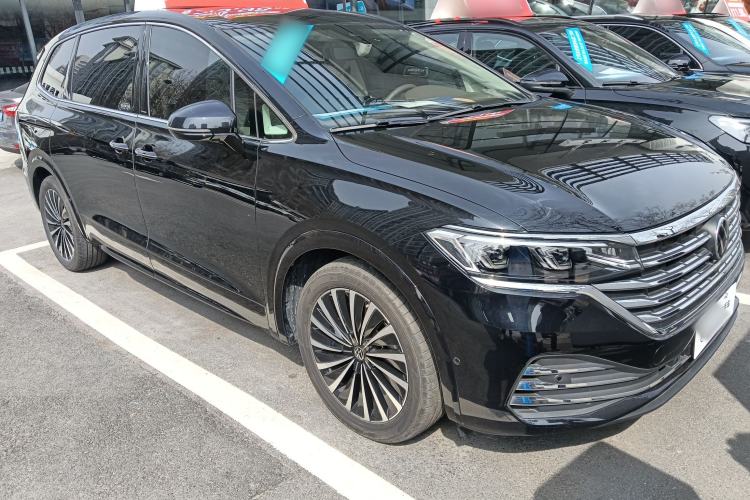 Used Volkswagen Viloran 2024 380TSI Premium Edition Front Right 45 Deg