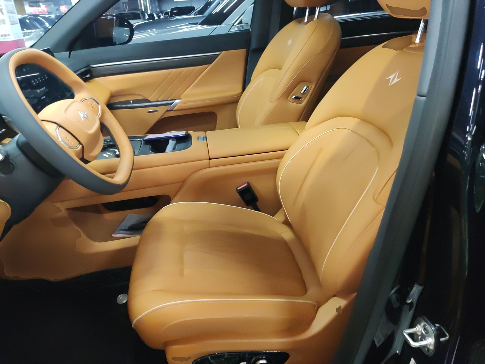 Переднее сиденье в автомобиле