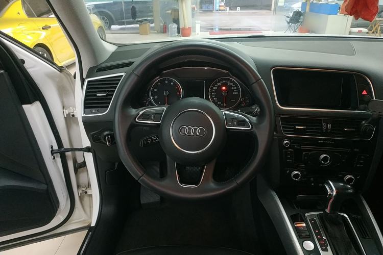 Used Audi Q5 2017 Plus 40 TFSI Technology Model