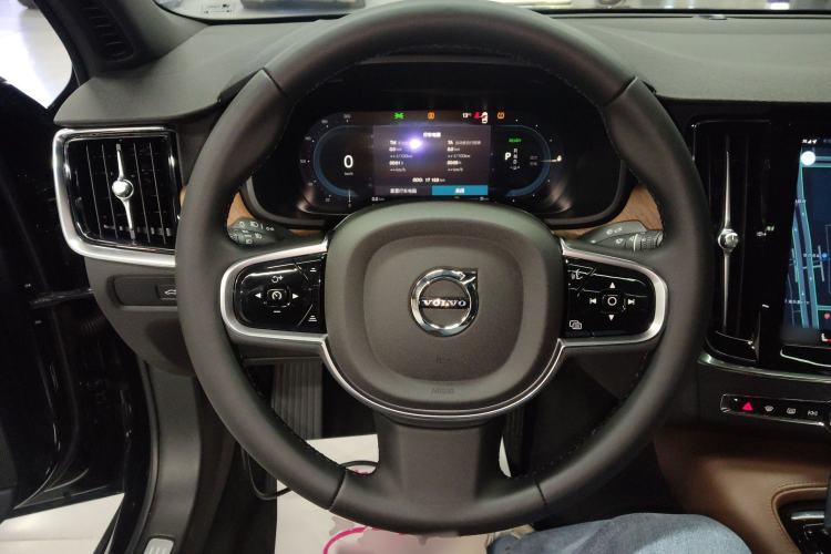 Used Volvo S90 New Energy 2025 Plug-in Hybrid Four-Wheel Drive Long-Range Zhiyi Luxury Edition
