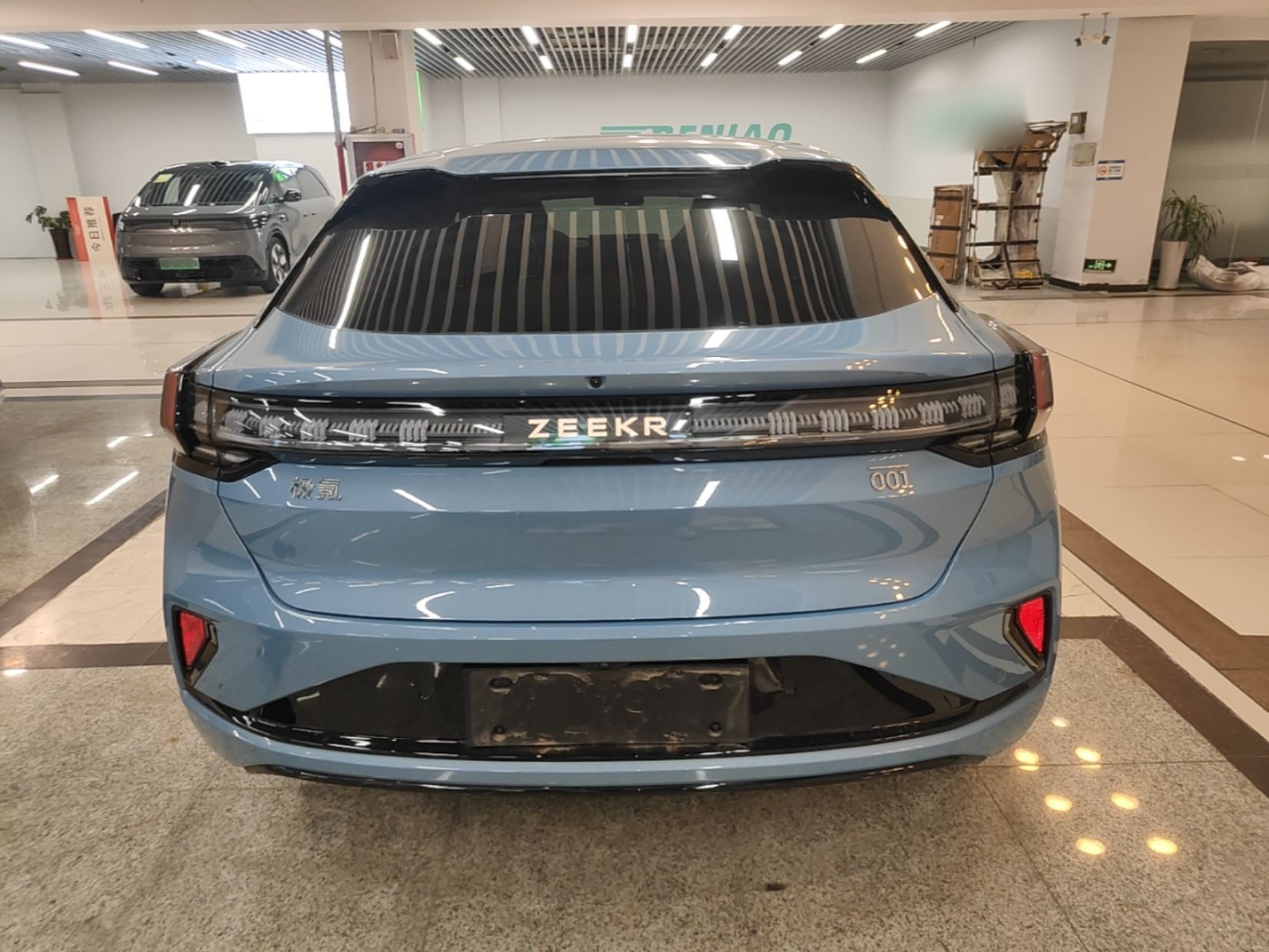 Zeekr 001 2025 YOU Edition 100 kWh All-Wheel Drive — снимка 5