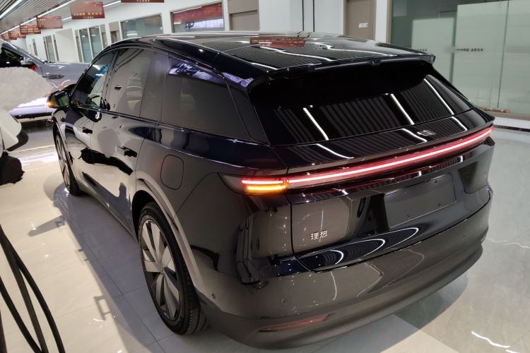 Used Li Auto i6 2025 Model Four-Wheel-Drive Standard Type
