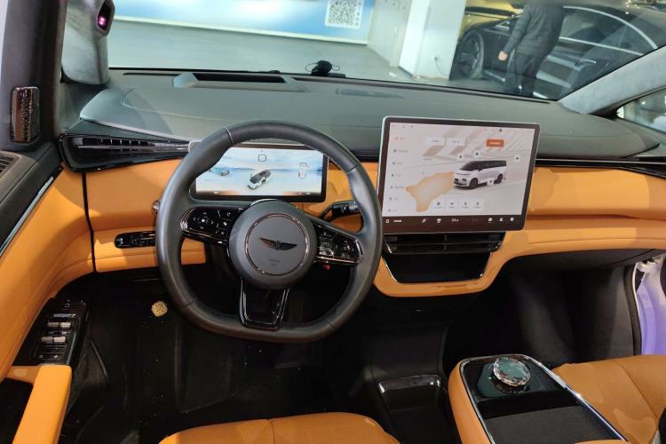 Used Geely Galaxy LEVC L380 2024 140-Degree 8-Seater Four-Wheel Drive Max