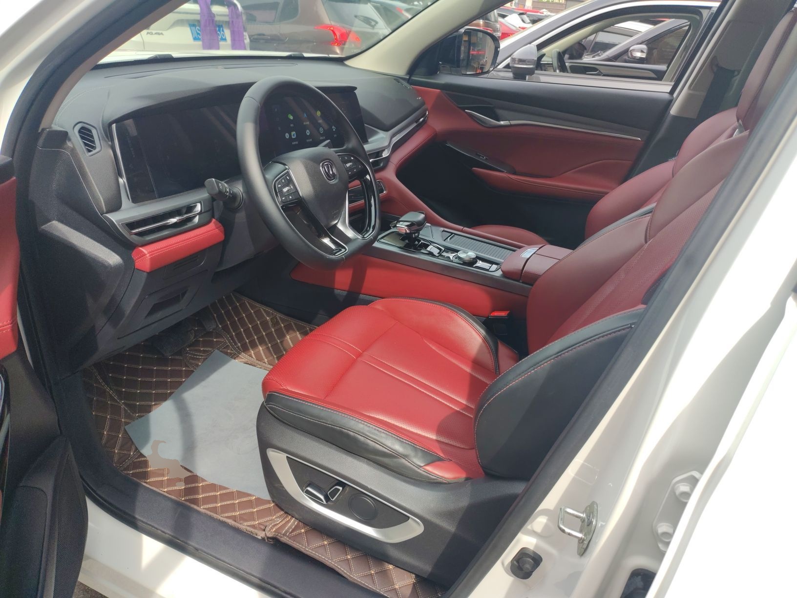 المقاعد الأمامية داخل السيارة