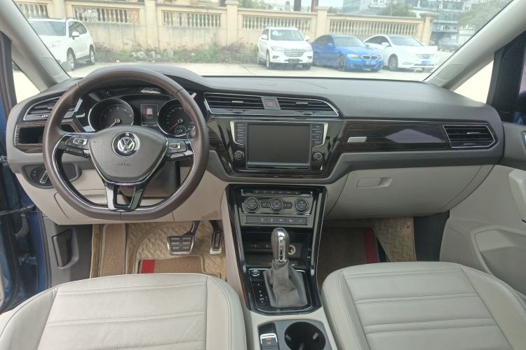 Used Volkswagen Touran 2018 Volkswagen Touran L 280TSI DSG Luxury Edition 6-seater