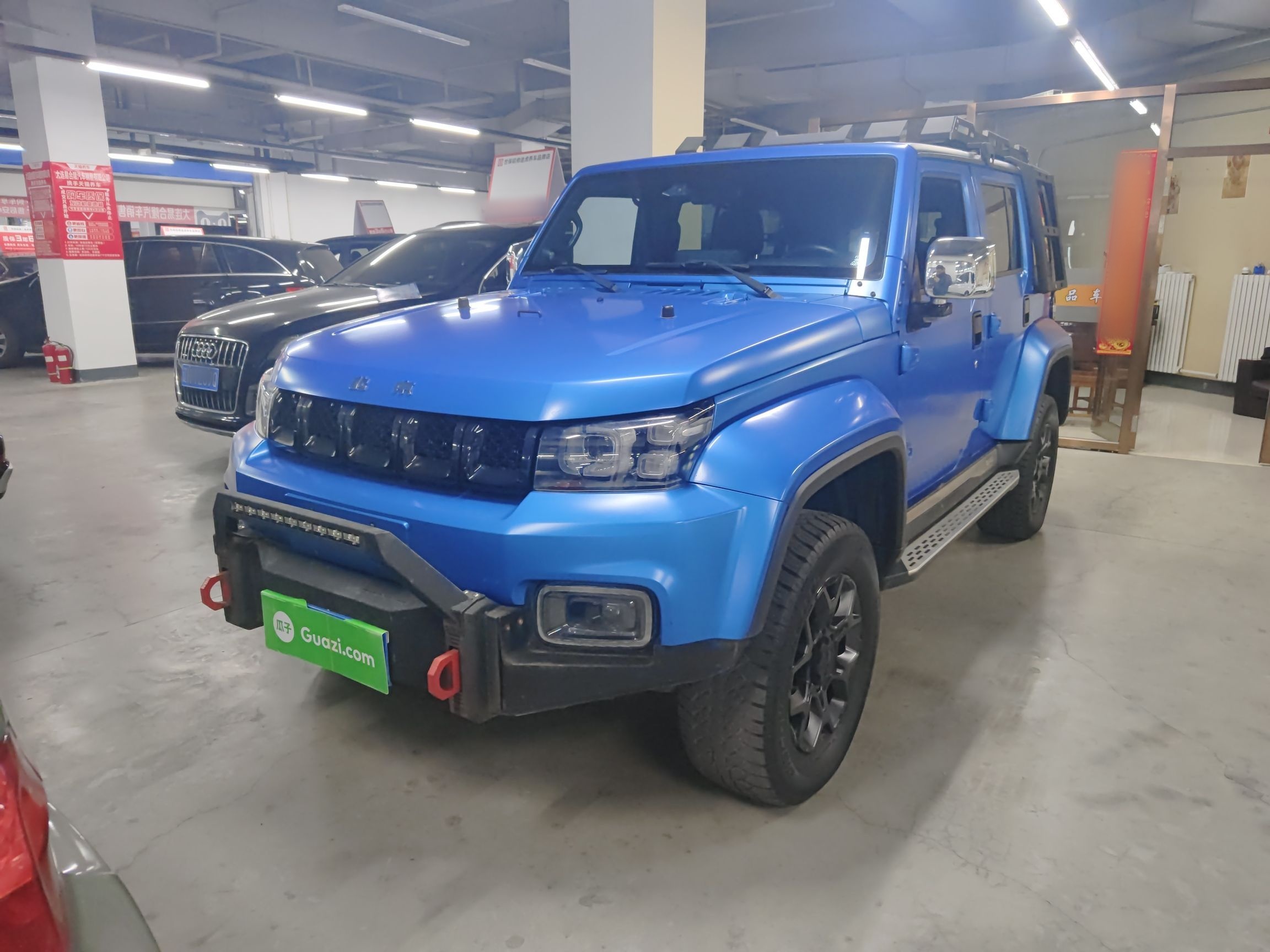 تحت مقدمة السيارة