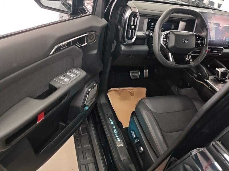 Used JETOUR Traveler 2023 2.0T All-Wheel Drive Conquer PRO — 17