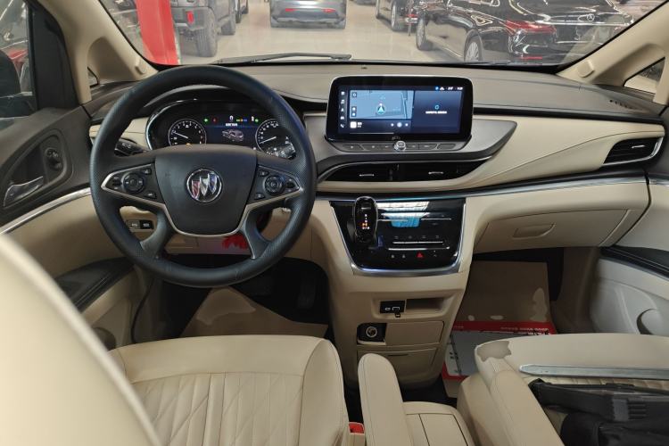 Used Buick GL8 2023 Facelifted Land Cruiser Executive Luxury Version
