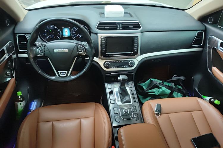 Used Haval H6 Coupe 2015 Blue Label 2.0T Automatic Two-Wheel Drive Elite Model Center Console