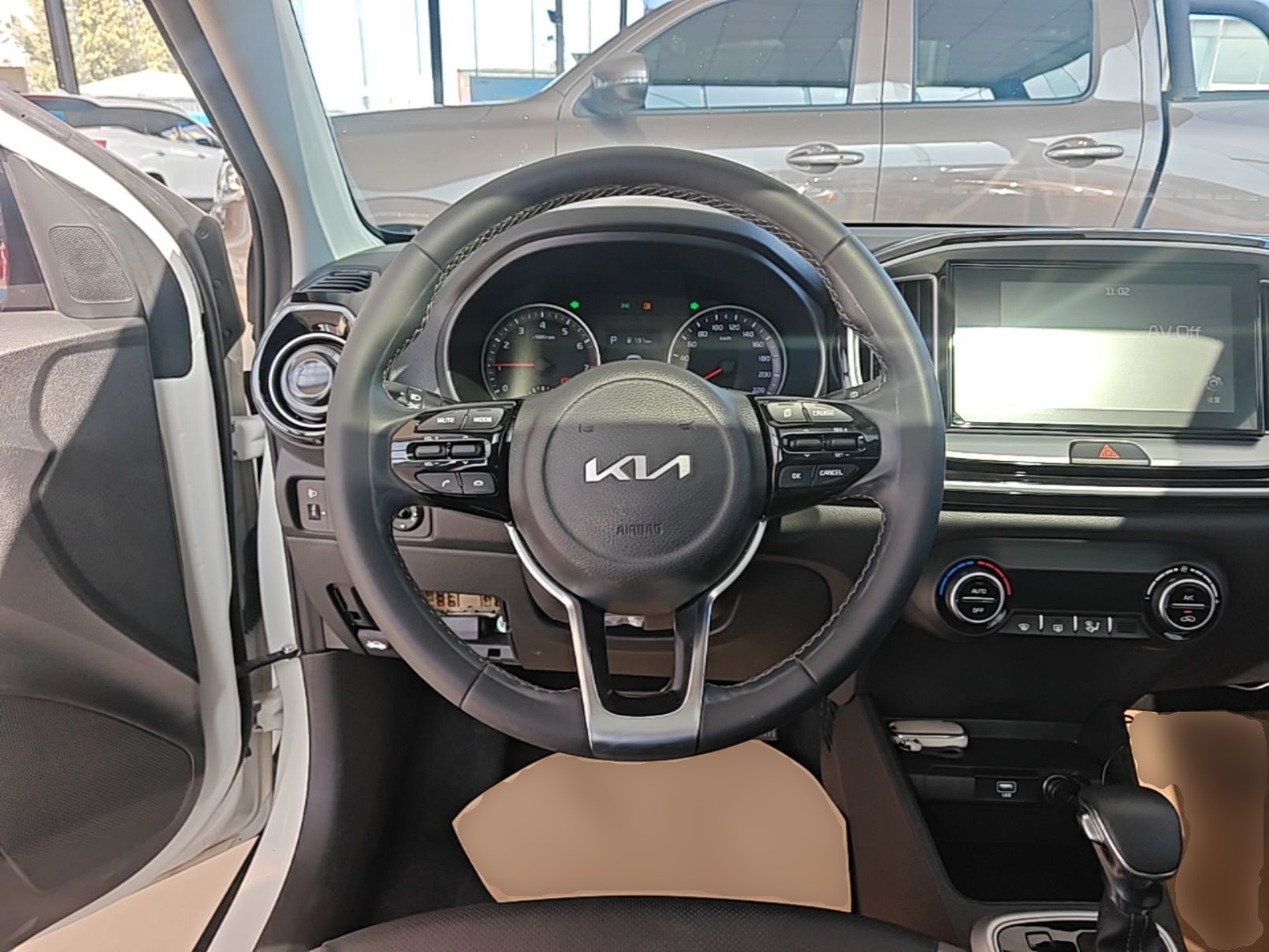 Kia kx1 Stonic 2021 1.4L CVT Sunroof Model — снимка 13