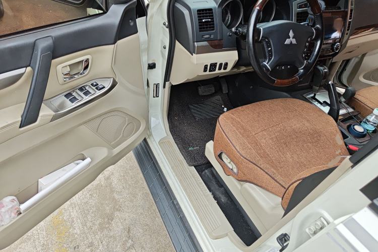 Used Mitsubishi Pajero 