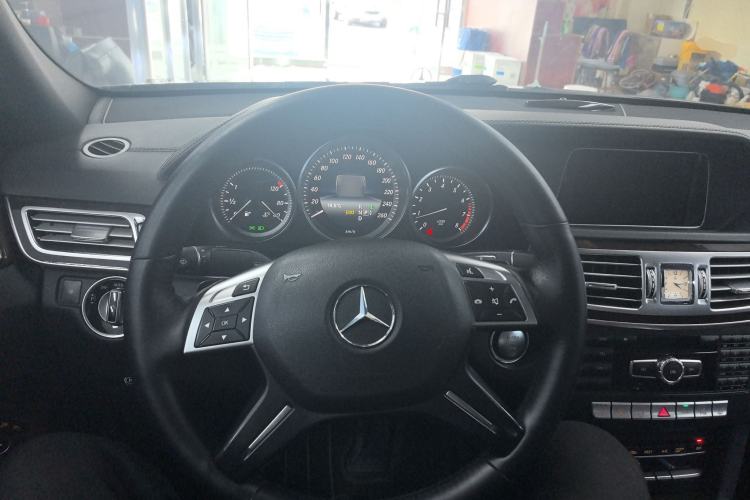 Used Mercedes-Benz E-Class 2015 E 320 L 4MATIC Center Console