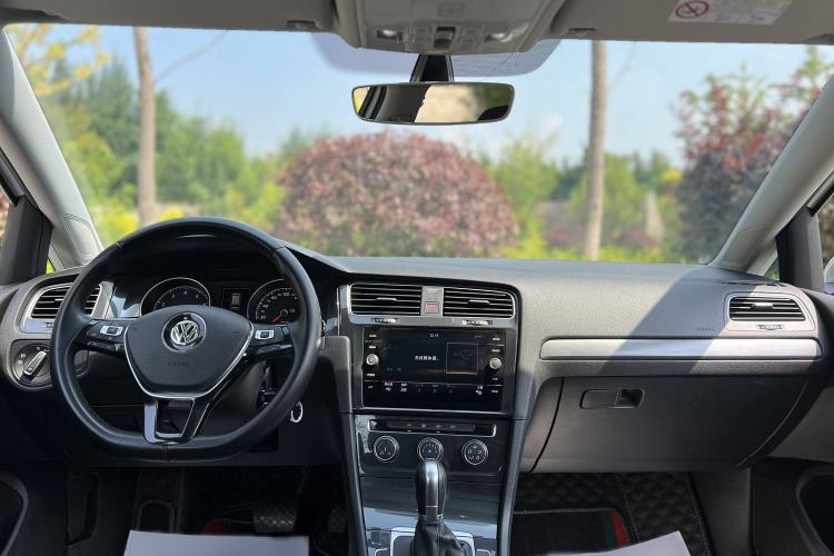 Used Volkswagen Golf 2019 1.8TSI Travel Edition
