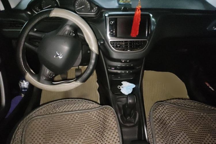 Used Peugeot 2008 2014 1.6L Manual Fashion Edition Center Console