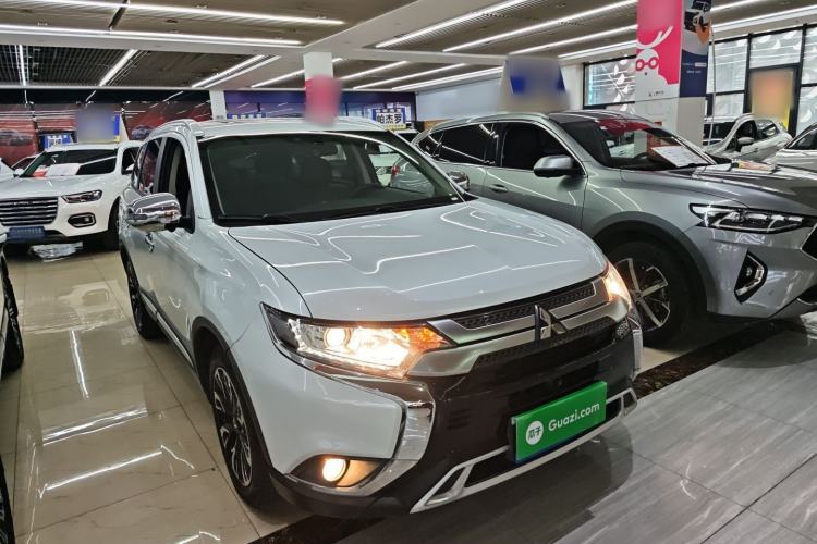 Used Mitsubishi Outlander 2019 2.0L Two-Wheel Drive Comfort Edition 7-Seater China VI Standard
