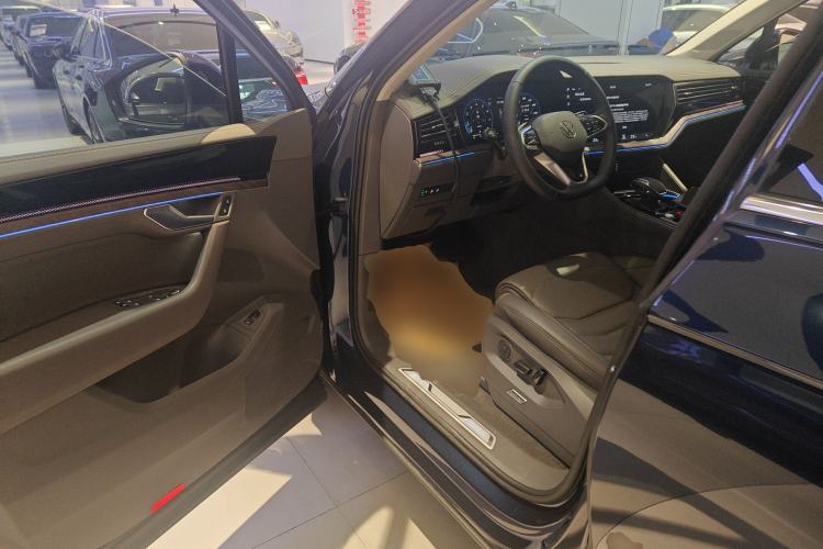 Used Volkswagen Touareg 2025 2.0 TSI Sharp Edition Driver Seat