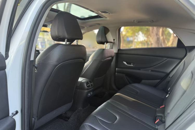 Used Hyundai Elantra 2023 1.5L CVT LUX Prestige Edition
