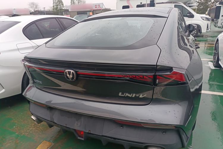 Used Changan UNI-V 2022 1.5T Prestige Version