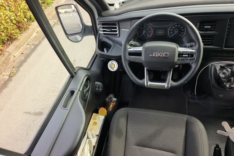 Used JMC Fushun 2023 2.0T Manual Mid-Drive Mid-Roof Commercial Multi-Purpose 7-Seater Passenger Vehicle Steering Wheel