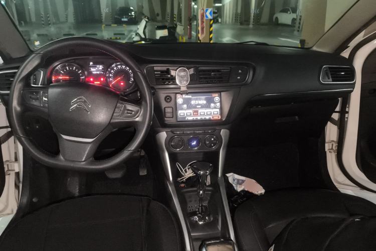 Used Citroen C3-XR 2015 1.6L Automatic Pioneer Model Center Console