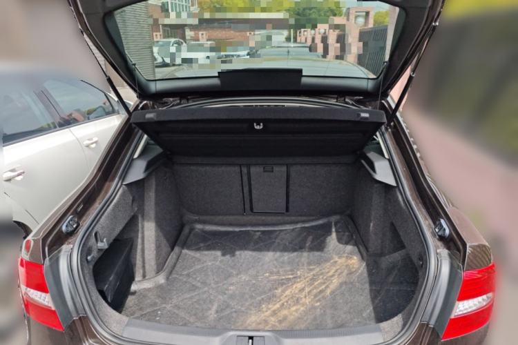 Used Skoda Superb 2013 1.4TSI Manual Shengshi Edition Trunk