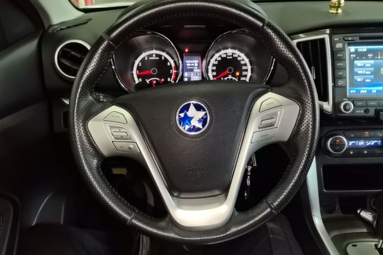 Used Venucia T70 2015 2.0L CVT Smart Edition