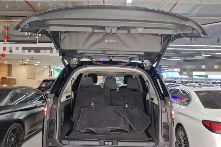 Used Land Rover Discovery 2023 Revised Version 360 PS R-Dynamic S