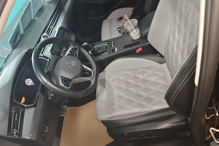 Used Volkswagen Magotan 2023 2 Million Units Limited Edition 330TSI DSG Leading Version
