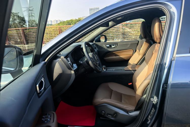 Used Volvo XC60 2023 B5 4x4 Smart Luxury Edition