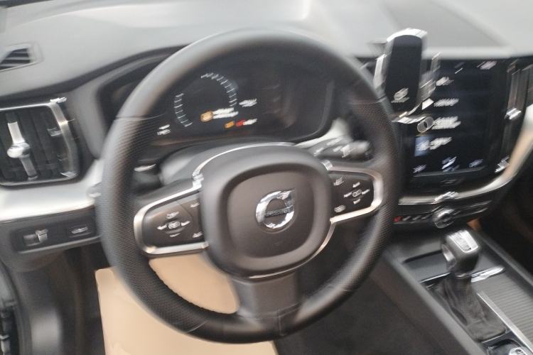 Used Volvo XC60 2021 T5 4x4 Smart Luxury Edition Steering Wheel