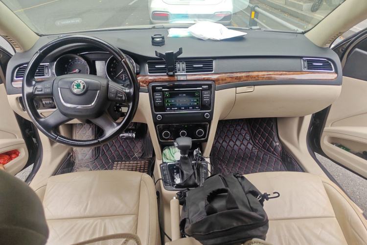 Used Skoda Superb 2012 1.8TSI Automatic Elegant Edition Center Console