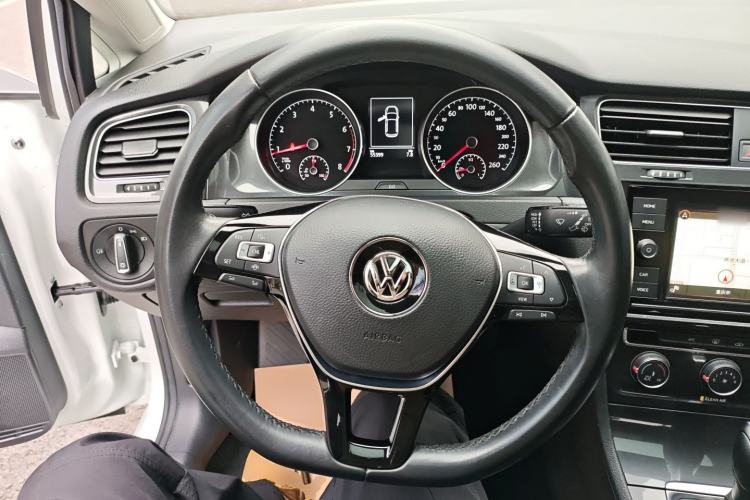 Used Volkswagen Golf 2019 200TSI DSG Comfort & Ambition Edition China VI Standard Steering Wheel