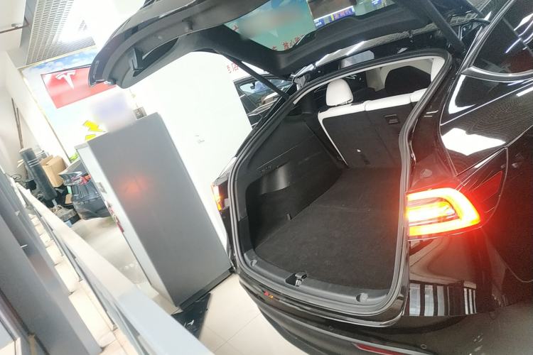 Used Tesla Model Y 2022 Long-Range All-Wheel-Drive Version Trunk