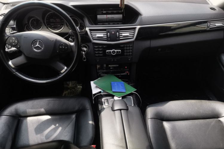 Used Mercedes-Benz E-Class 2013 E 260 L CGI Stylish Model Center Console